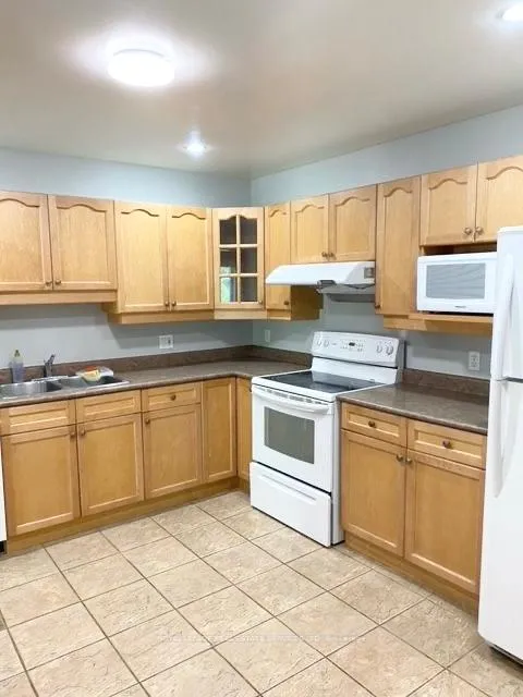Photo 8 of 1101 Harrogate Drive, Hamilton, Meadowlands — HOMEH