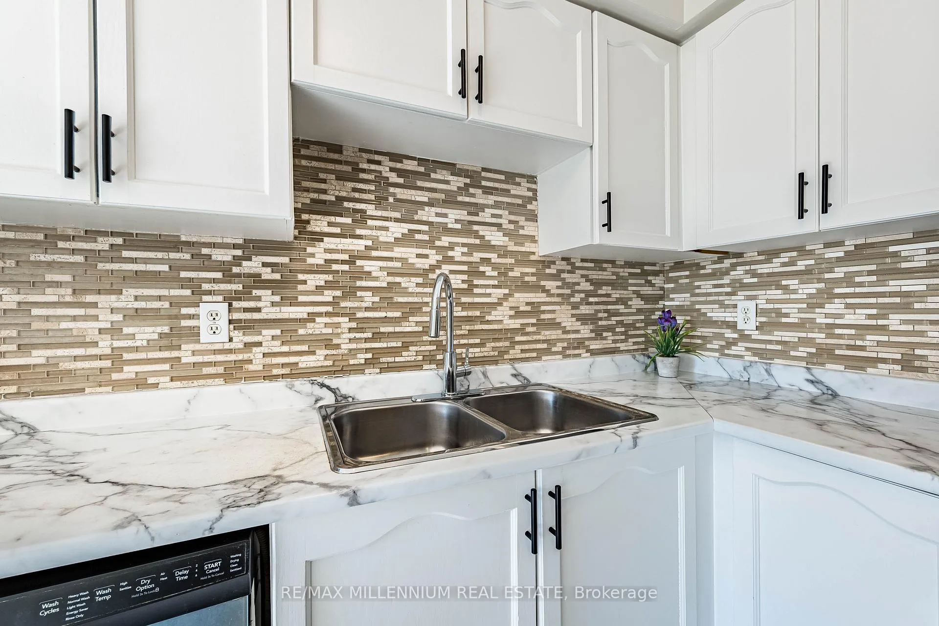 Photo 17 of Unit 36, 36 Spadina Road, Brampton, Brampton West — HOMEH