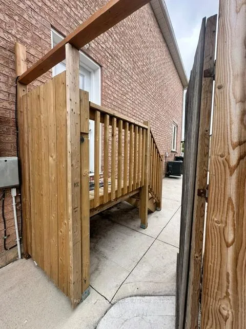 Photo 3 of Unit Bsmt, 156 Twin Pines Crescent, Brampton, Northwest Sandalwood Parkway — HOMEH