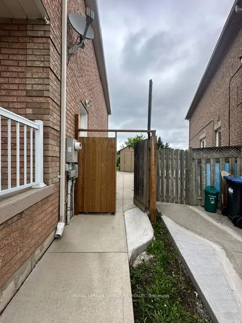 Photo 4 of Unit Bsmt, 156 Twin Pines Crescent, Brampton, Northwest Sandalwood Parkway — HOMEH