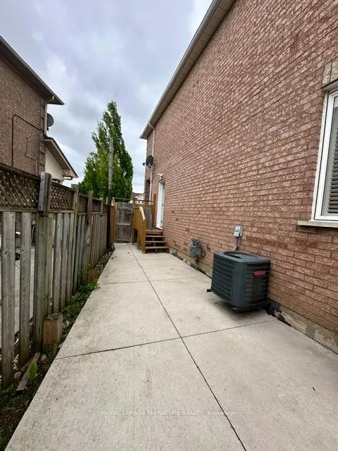 Photo 5 of Unit Bsmt, 156 Twin Pines Crescent, Brampton, Northwest Sandalwood Parkway — HOMEH