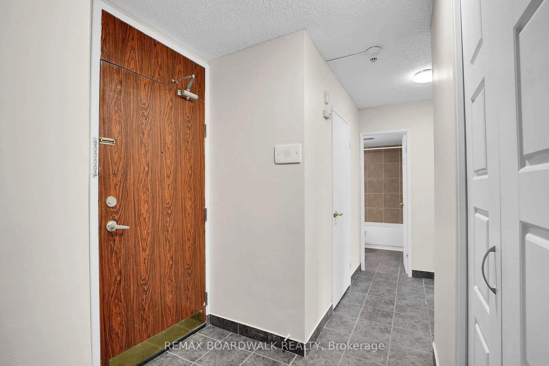 Photo 6 of Unit 115, 2020 Jasmine Crescent, Ottawa, Beacon Hill South — HOMEH