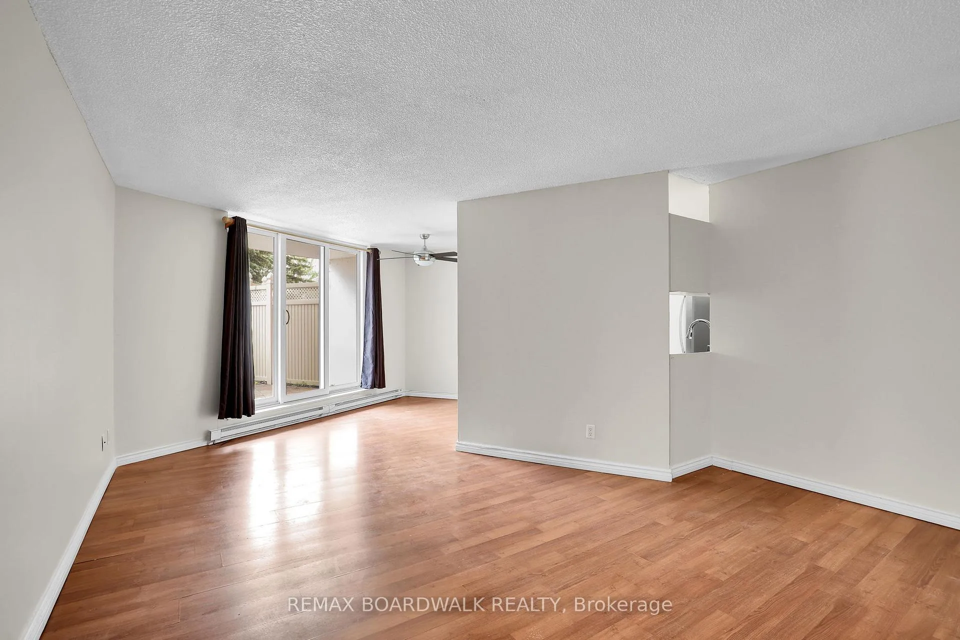 Photo 7 of Unit 115, 2020 Jasmine Crescent, Ottawa, Beacon Hill South — HOMEH