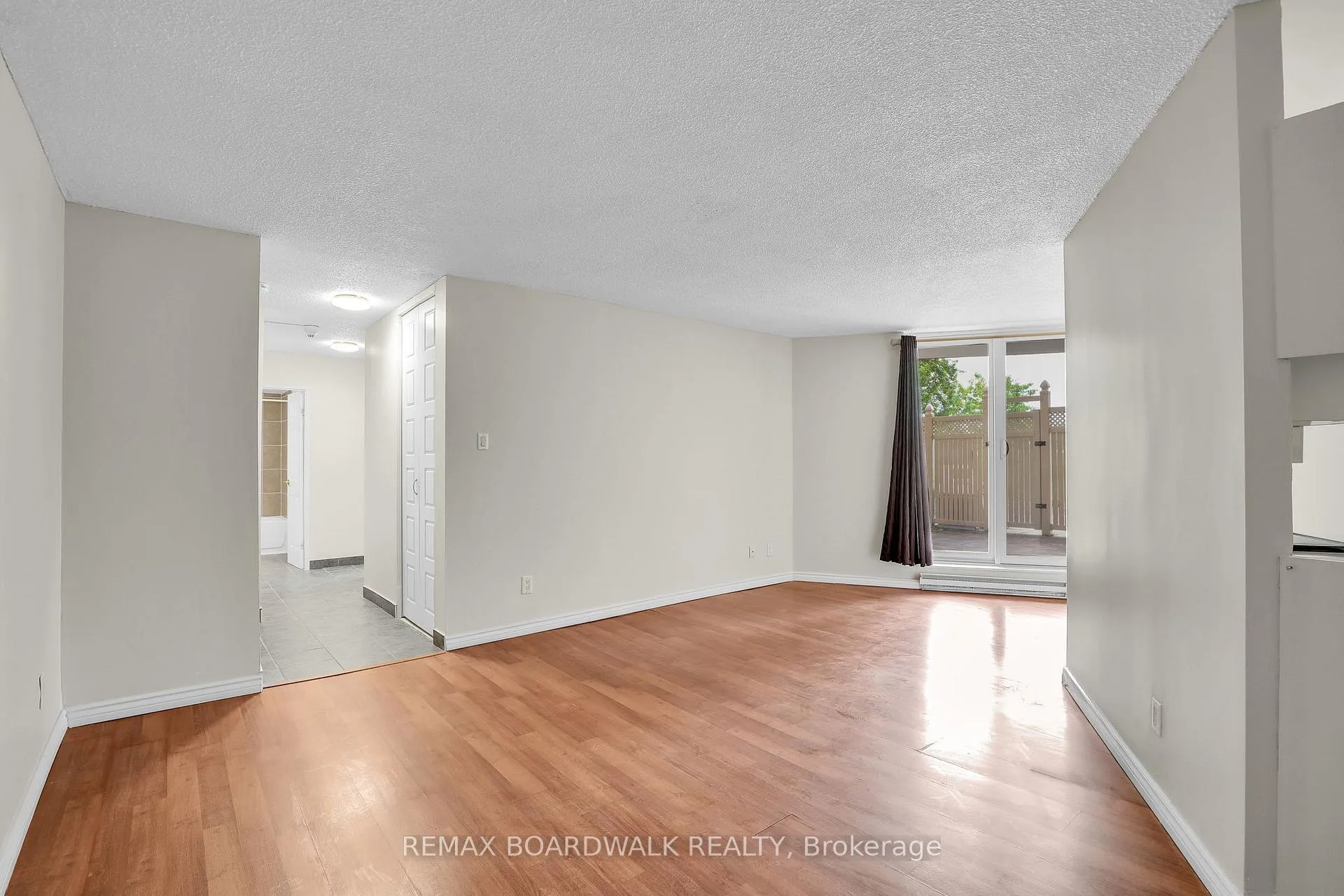 Photo 8 of Unit 115, 2020 Jasmine Crescent, Ottawa, Beacon Hill South — HOMEH