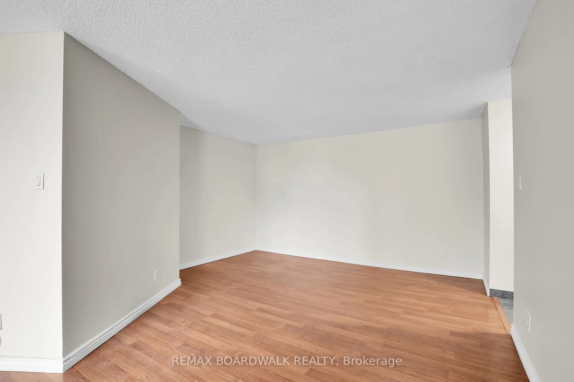 Photo 11 of Unit 115, 2020 Jasmine Crescent, Ottawa, Beacon Hill South — HOMEH