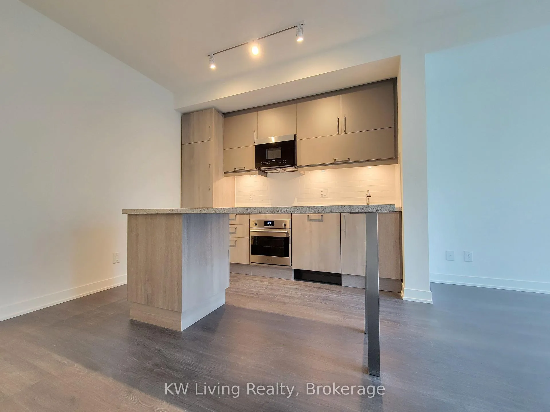 Photo 4 of Unit 923, 8119 Birchmount Road, Markham, Unionville — HOMEH
