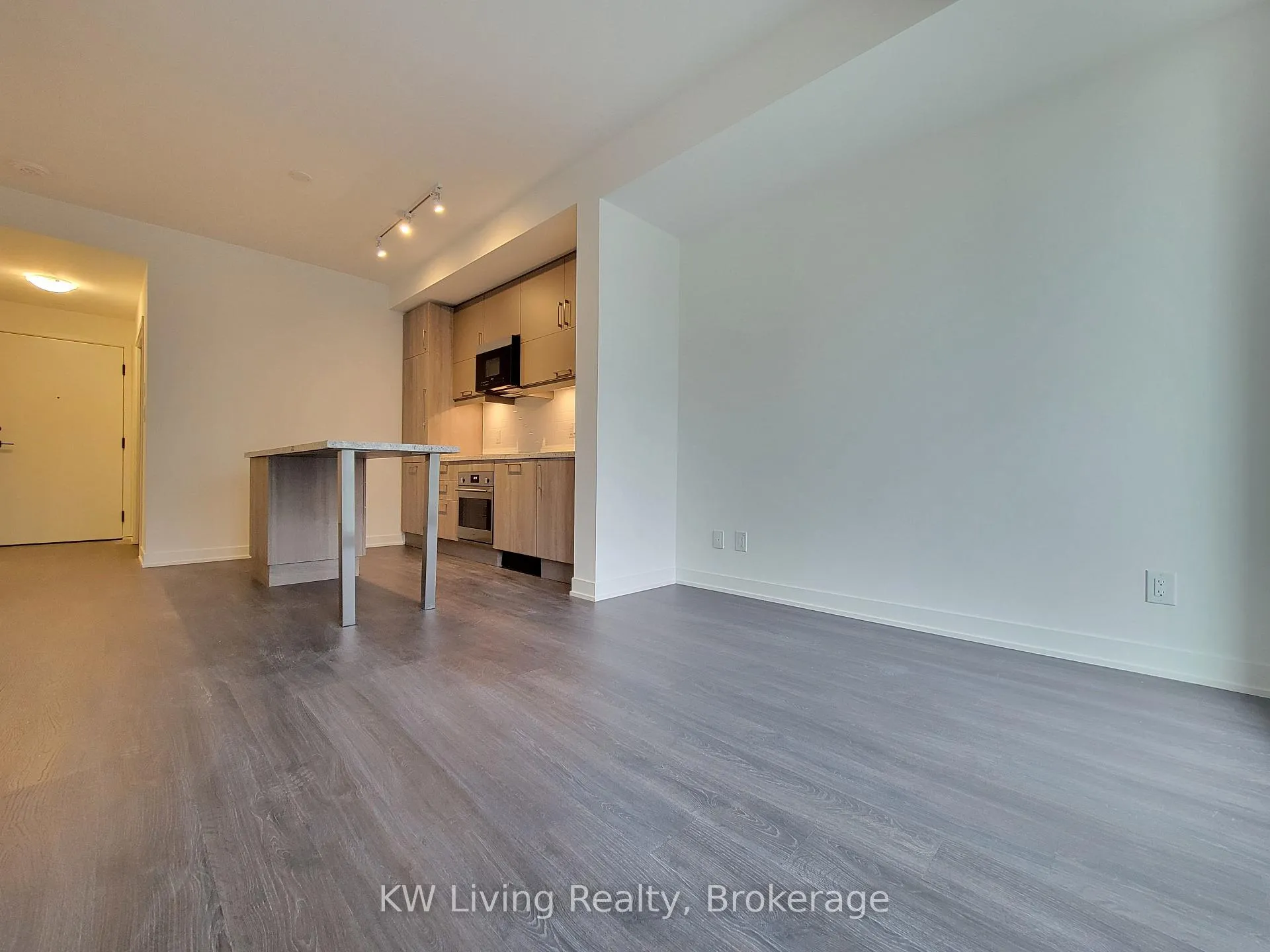 Photo 5 of Unit 923, 8119 Birchmount Road, Markham, Unionville — HOMEH