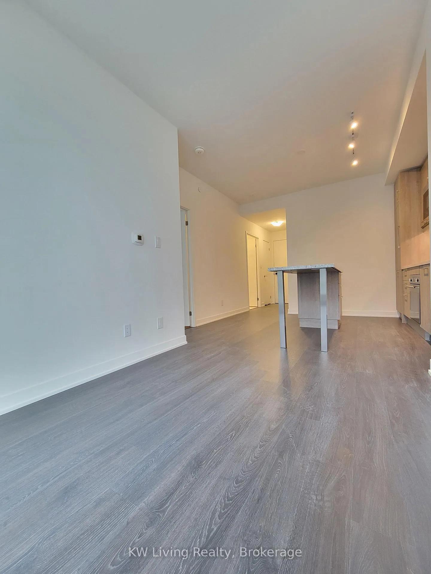 Photo 6 of Unit 923, 8119 Birchmount Road, Markham, Unionville — HOMEH