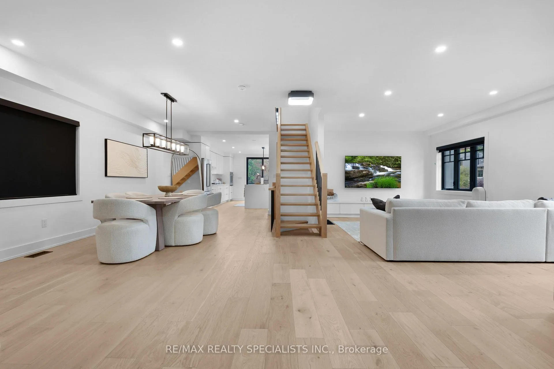 Photo 7 of 997 Mount Pleasant Road, Toronto, Mount Pleasant East — HOMEH