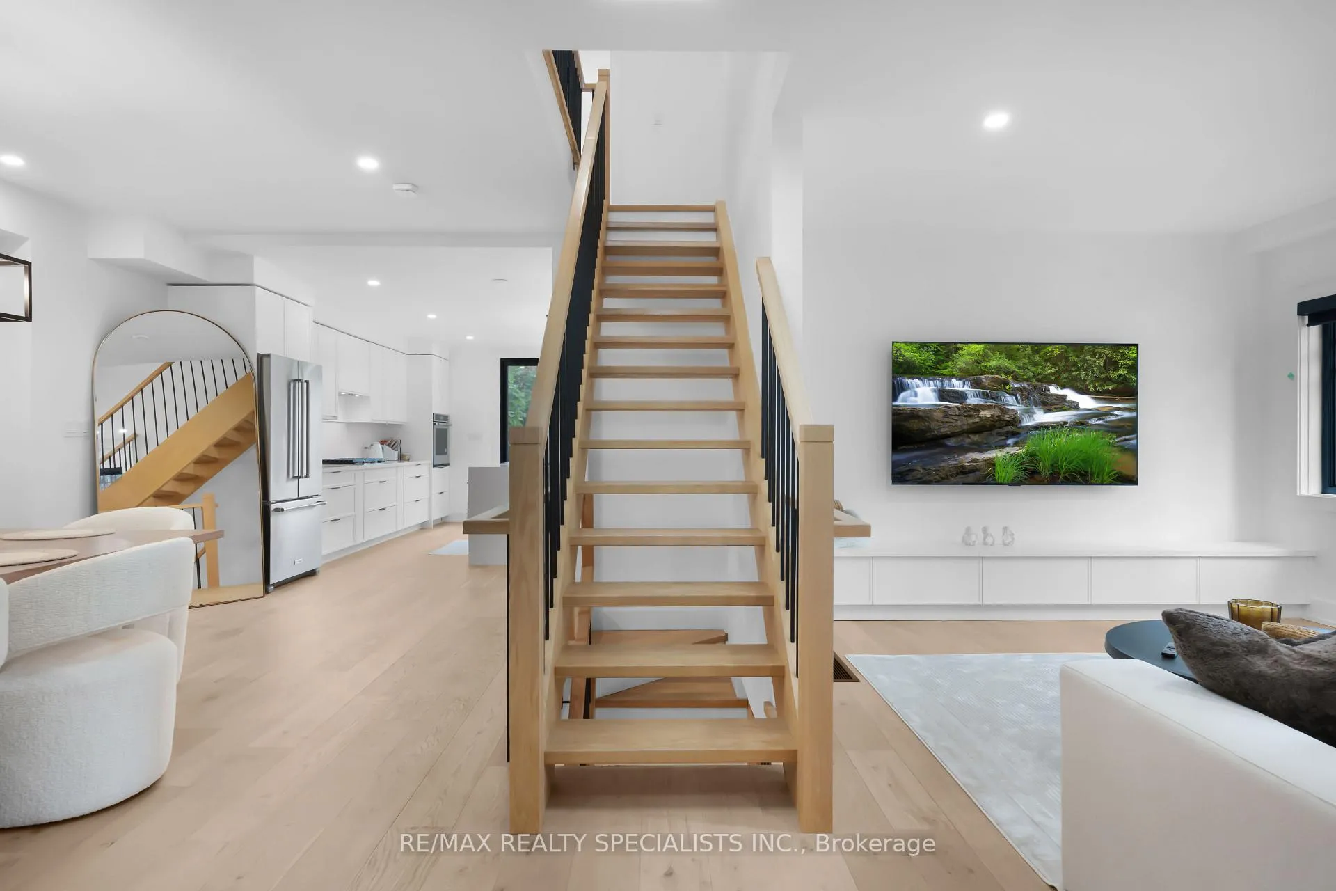 Photo 20 of 997 Mount Pleasant Road, Toronto, Mount Pleasant East — HOMEH