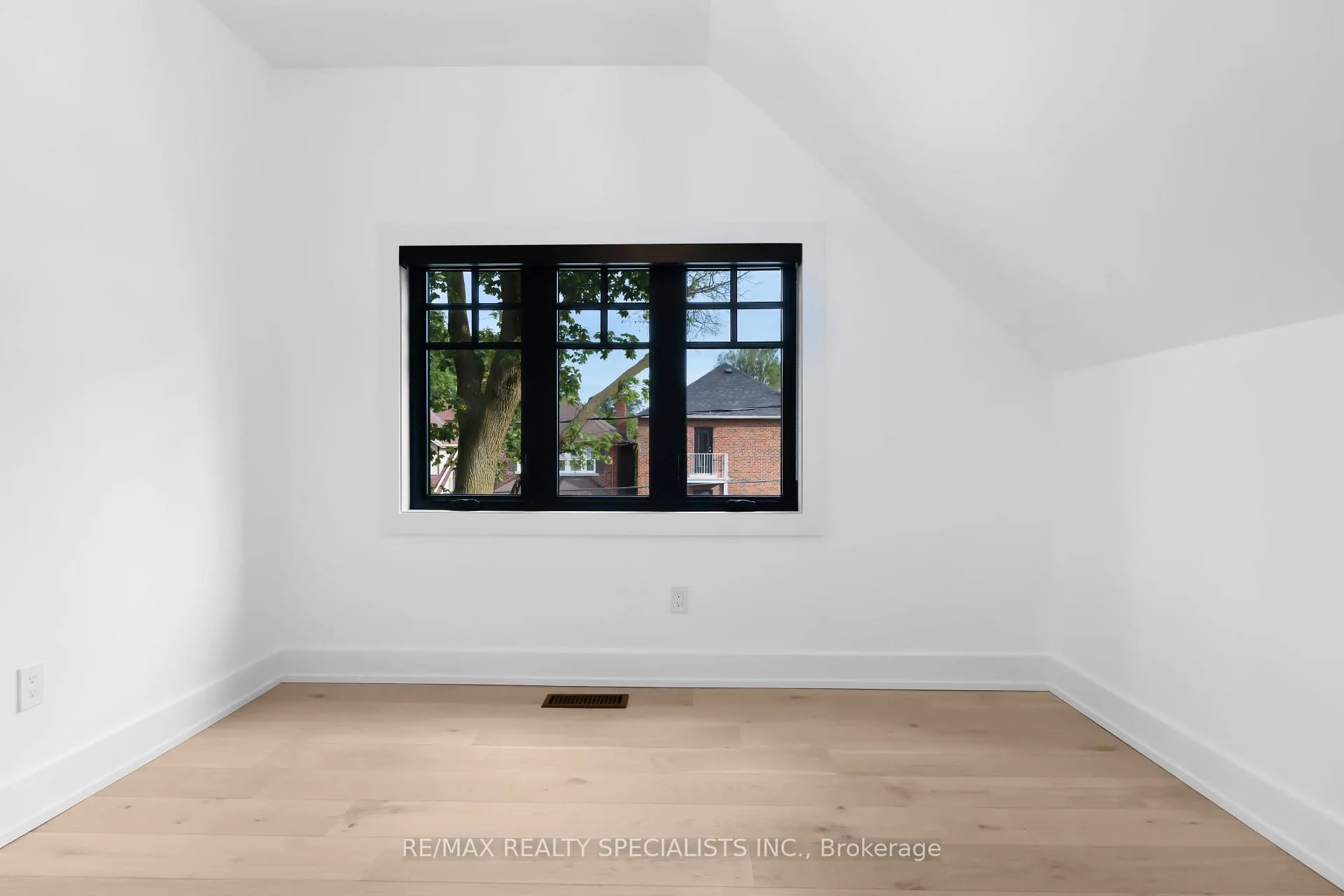 Photo 32 of 997 Mount Pleasant Road, Toronto, Mount Pleasant East — HOMEH