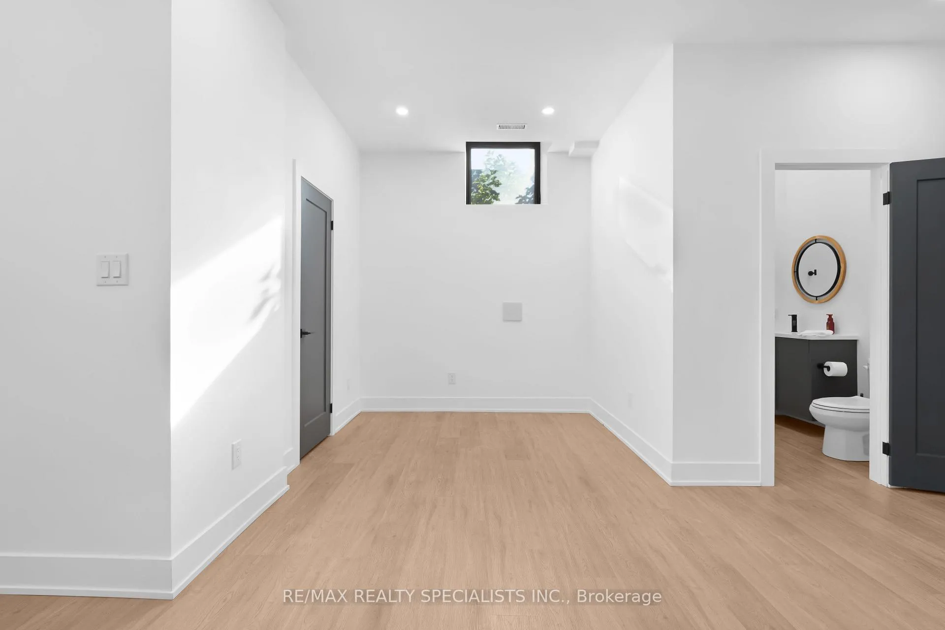 Photo 40 of 997 Mount Pleasant Road, Toronto, Mount Pleasant East — HOMEH