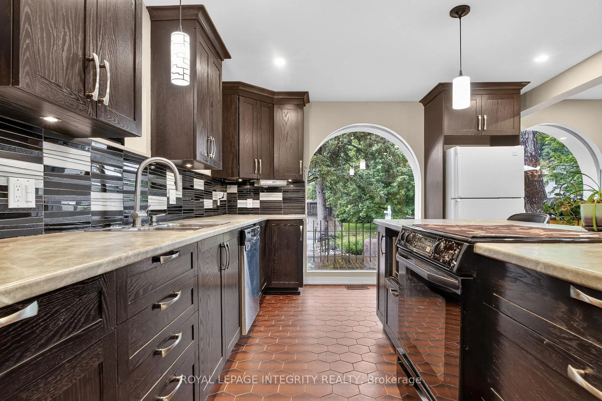 Photo 8 of 954 Watson Street, Ottawa, Fairfield Heights — HOMEH
