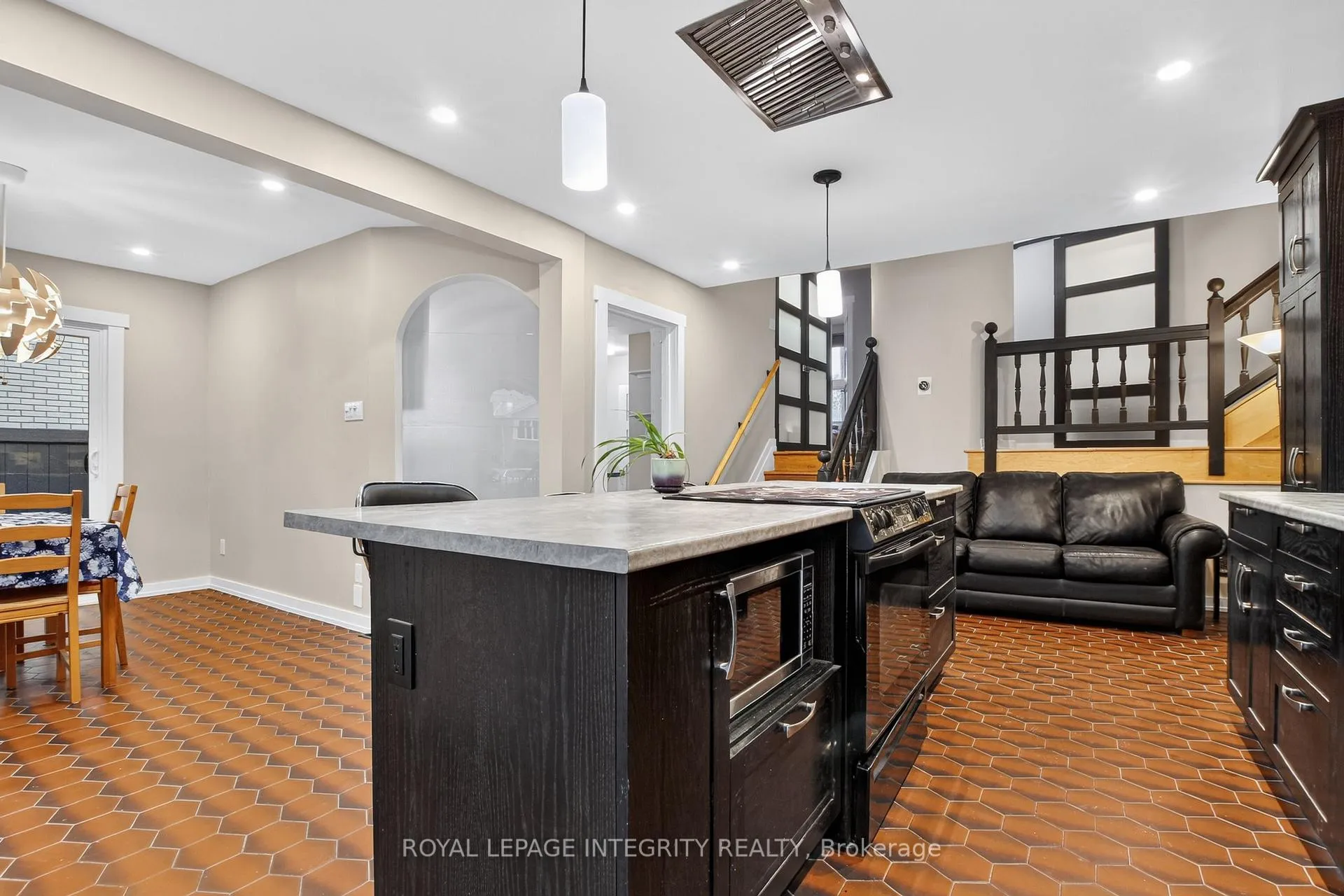 Photo 10 of 954 Watson Street, Ottawa, Fairfield Heights — HOMEH