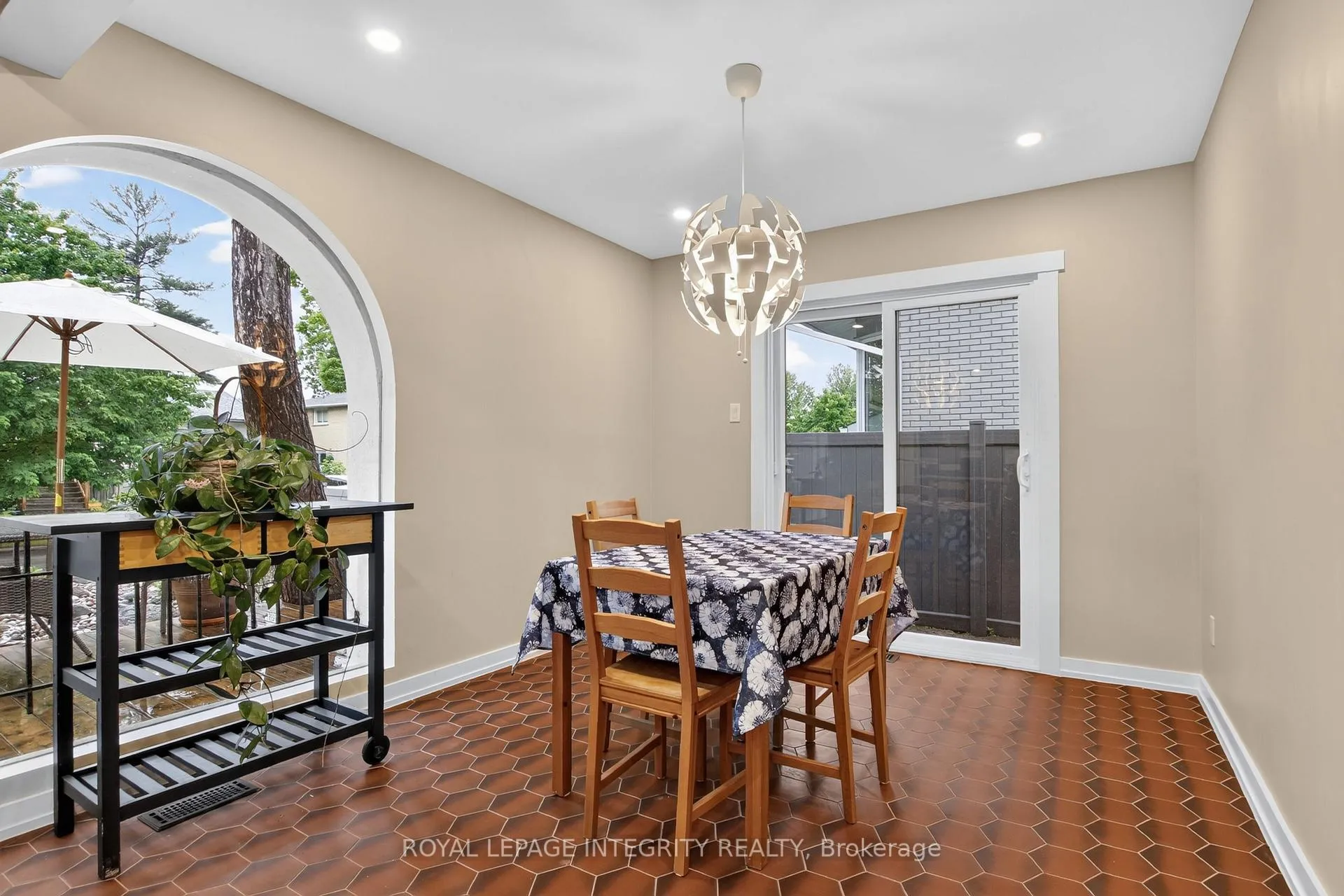 Photo 12 of 954 Watson Street, Ottawa, Fairfield Heights — HOMEH