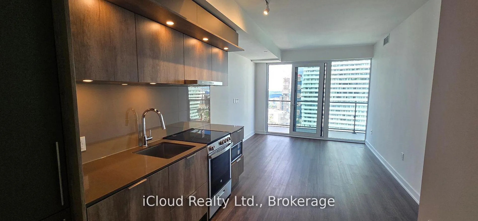 Photo 8 of Unit 4006, 448 Burnhamthorpe Road W, Mississauga, City Centre — HOMEH