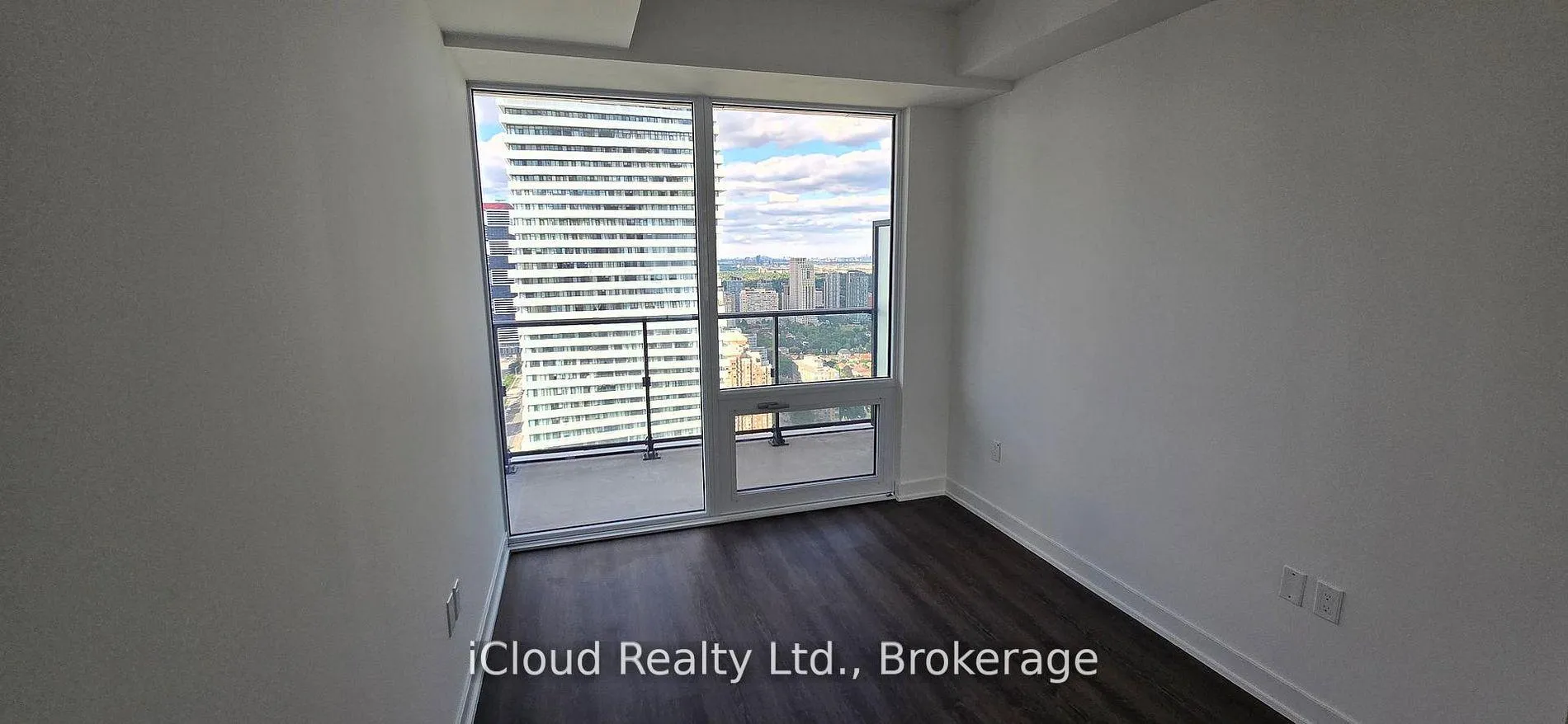 Photo 11 of Unit 4006, 448 Burnhamthorpe Road W, Mississauga, City Centre — HOMEH