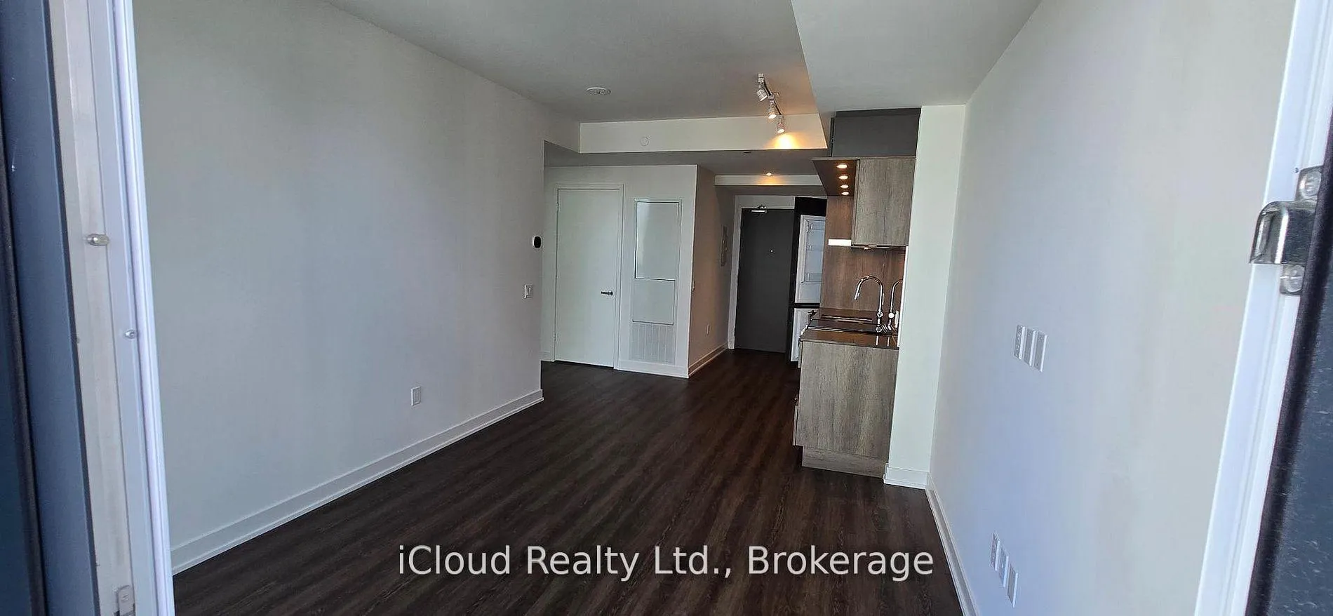 Photo 13 of Unit 4006, 448 Burnhamthorpe Road W, Mississauga, City Centre — HOMEH