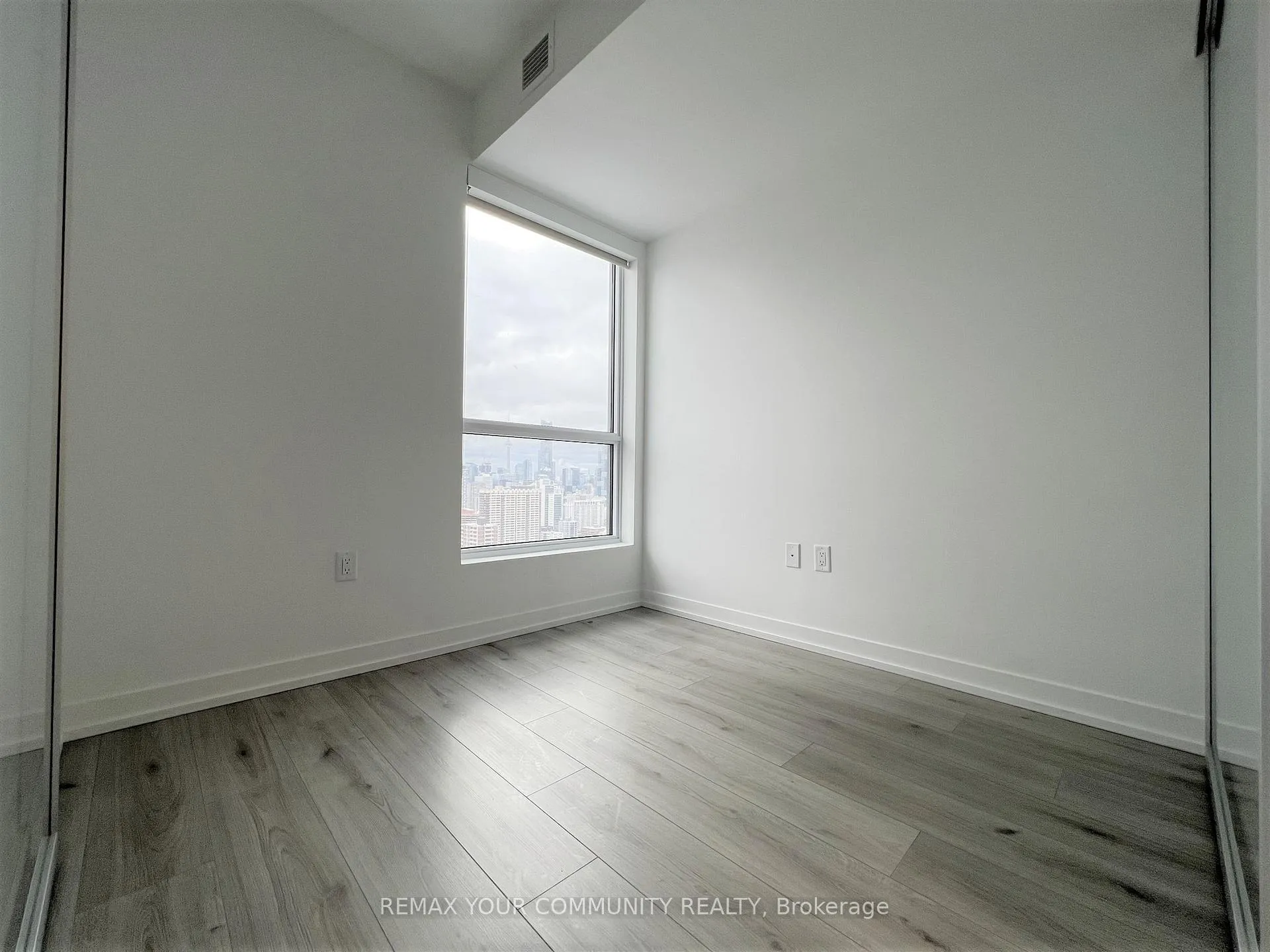 Photo 7 of Unit 2601, 395 Bloor Street E, Toronto, North St. James Town — HOMEH