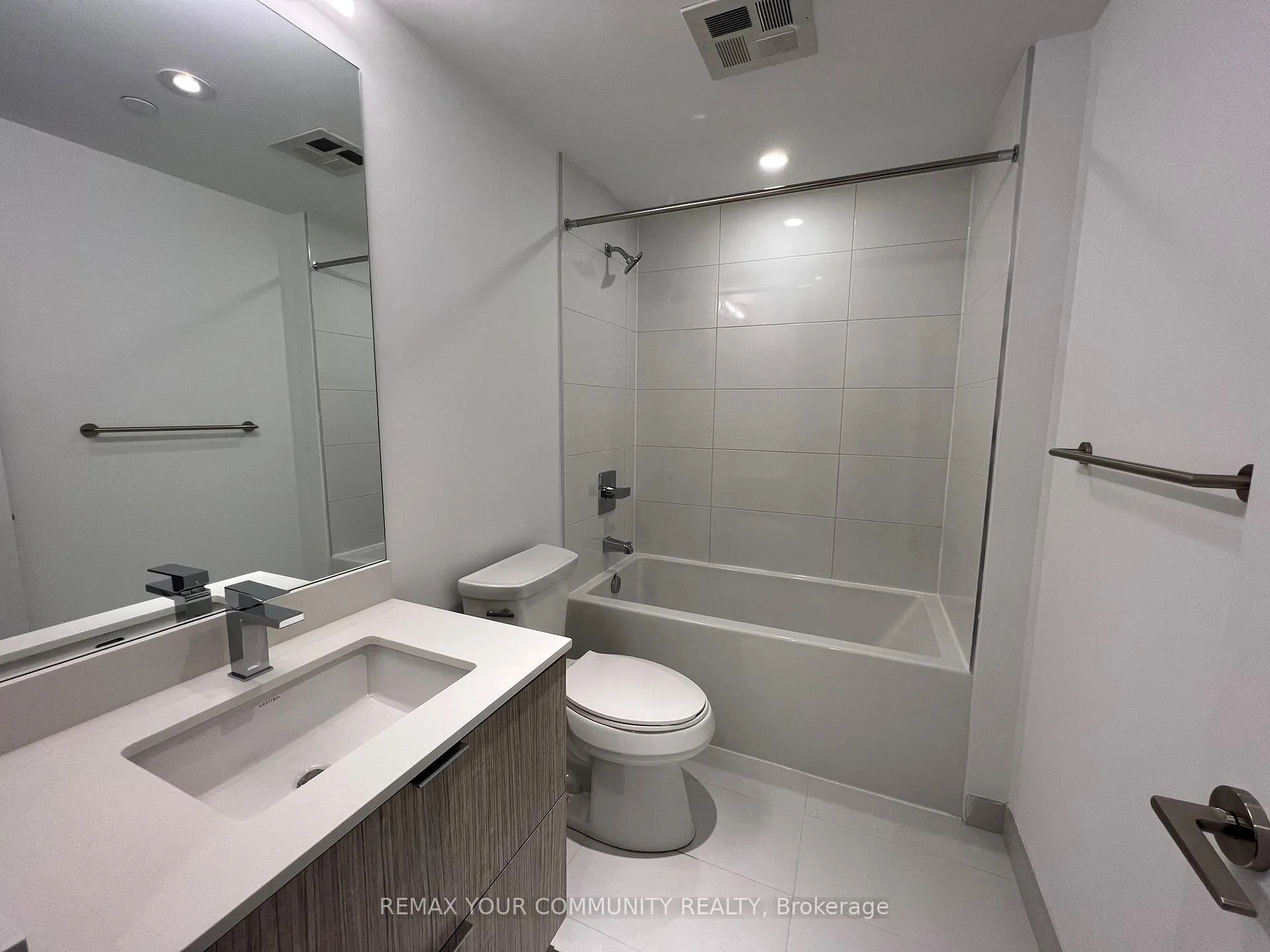 Photo 9 of Unit 2601, 395 Bloor Street E, Toronto, North St. James Town — HOMEH