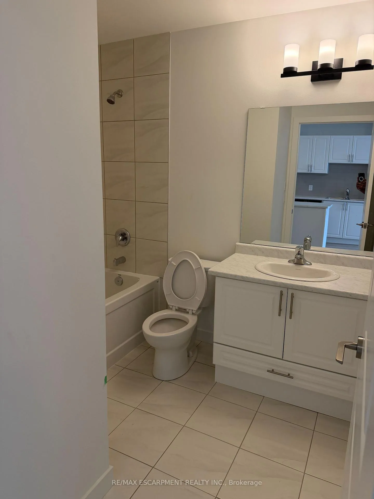 Photo 5 of Unit 317, 461 Green Road, Hamilton, Lakeshore — HOMEH