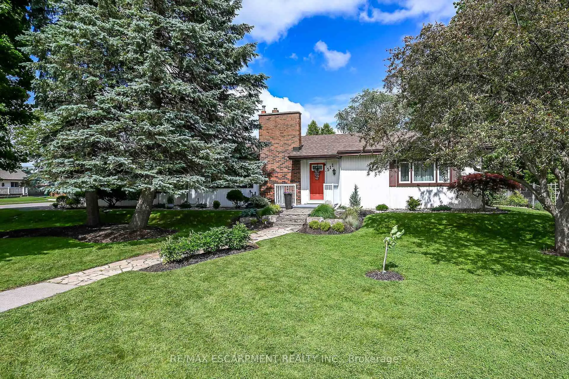 Photo 2 of 511 Fiddlers Green Road, Hamilton, Ancaster — HOMEH