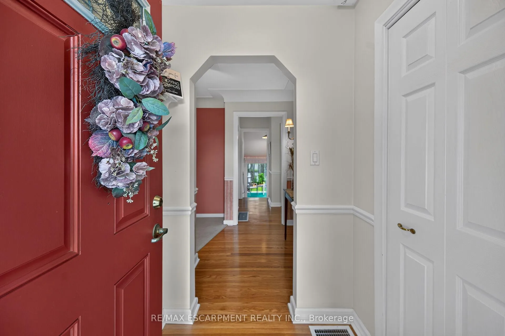 Photo 5 of 511 Fiddlers Green Road, Hamilton, Ancaster — HOMEH
