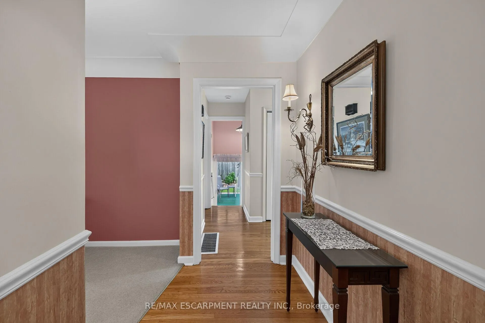 Photo 6 of 511 Fiddlers Green Road, Hamilton, Ancaster — HOMEH