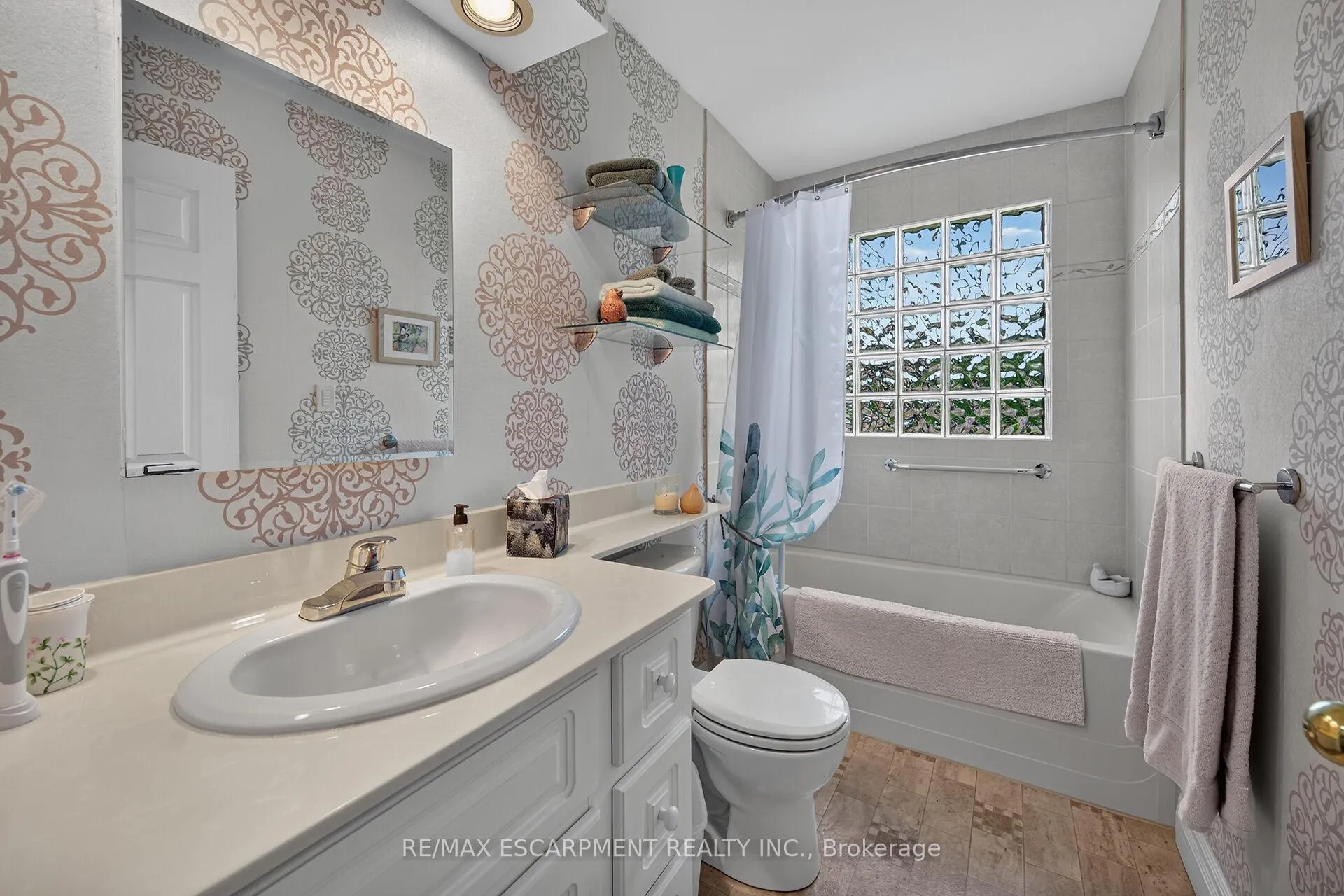 Photo 28 of 511 Fiddlers Green Road, Hamilton, Ancaster — HOMEH