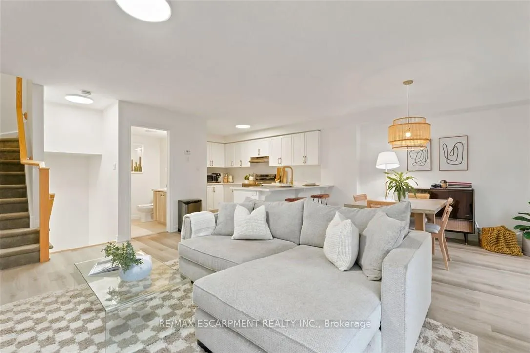 Photo 4 of 104 Dryden Lane, Hamilton, McQuesten — HOMEH
