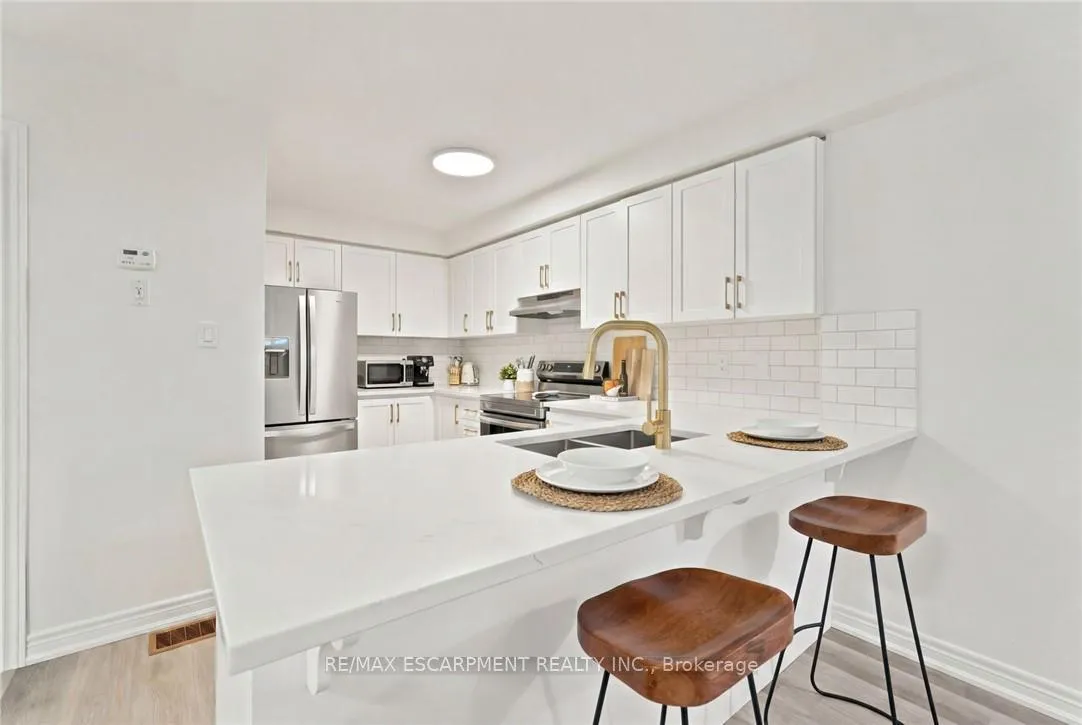 Photo 10 of 104 Dryden Lane, Hamilton, McQuesten — HOMEH