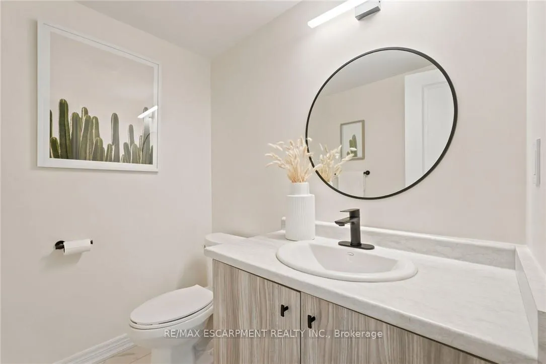 Photo 12 of 104 Dryden Lane, Hamilton, McQuesten — HOMEH