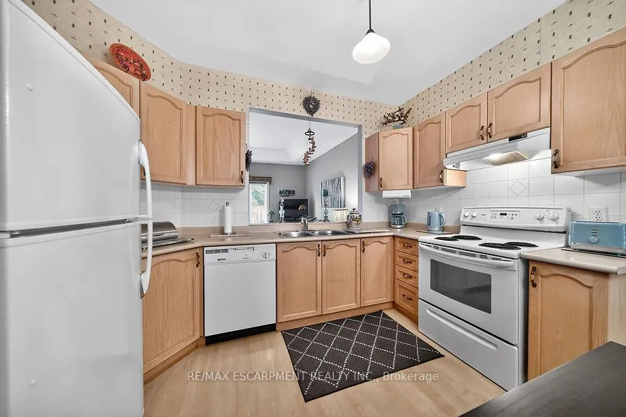 Photo 5 of 50 Critzia Drive, Hamilton, Twenty Place — HOMEH
