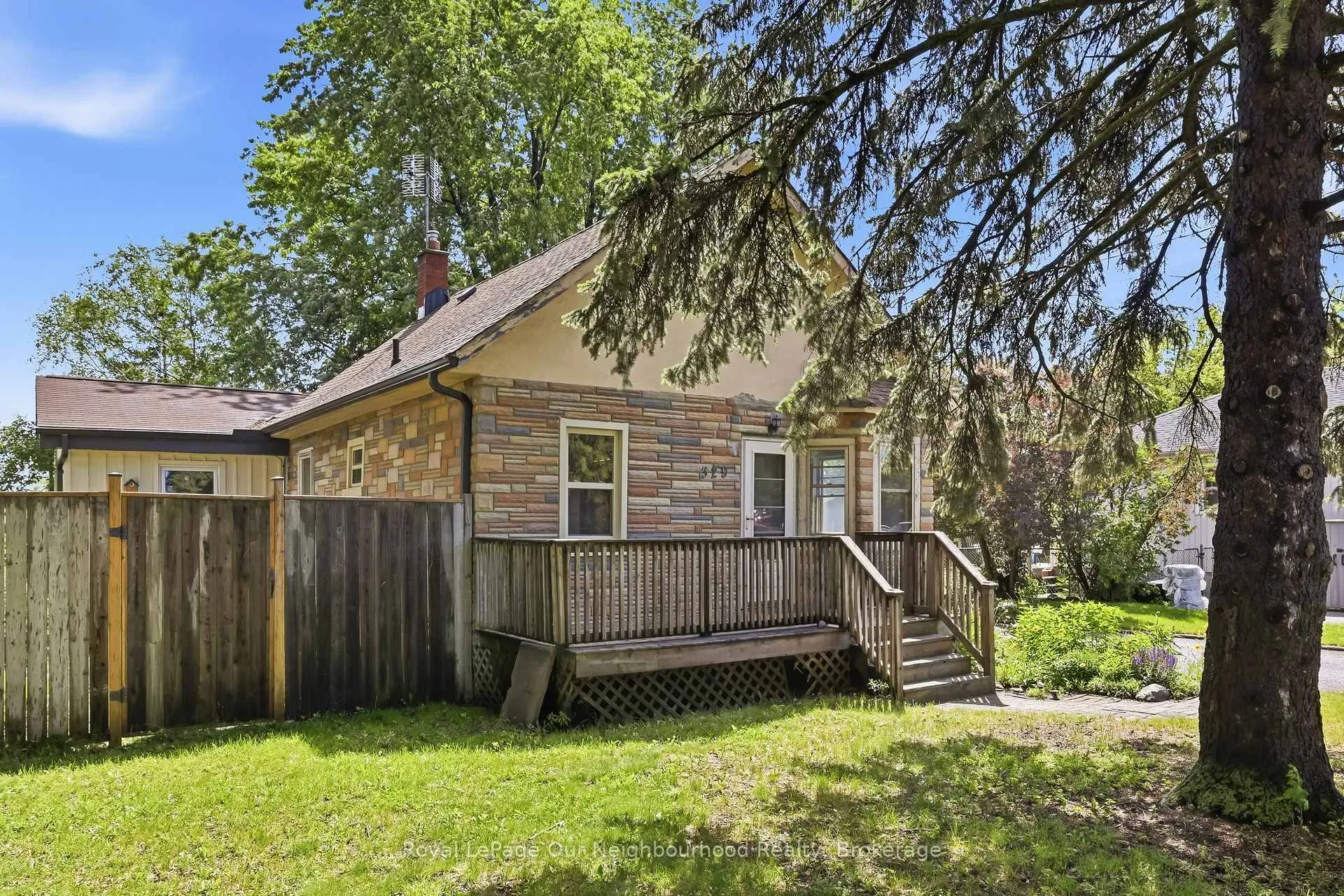 Photo 2 of 329 Perry Street, Whitby, Downtown Whitby — HOMEH