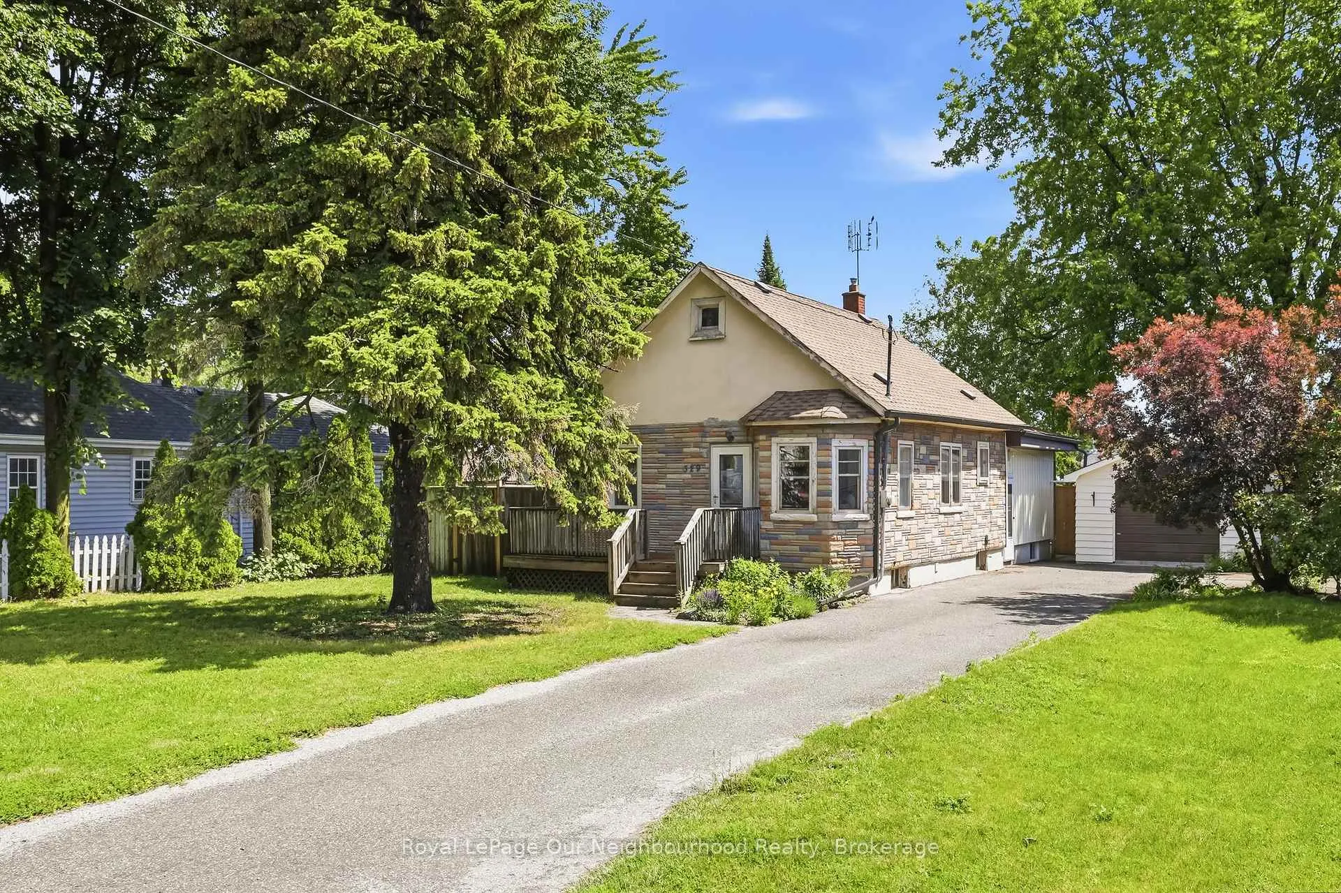Photo 3 of 329 Perry Street, Whitby, Downtown Whitby — HOMEH