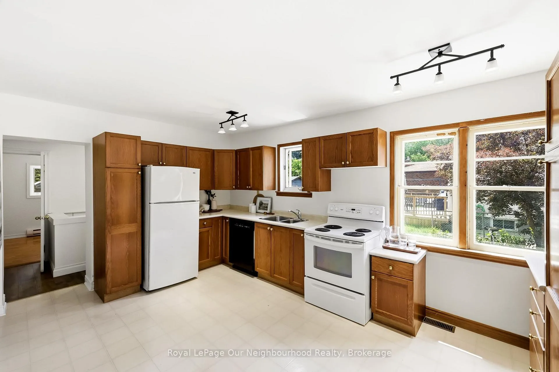 Photo 14 of 329 Perry Street, Whitby, Downtown Whitby — HOMEH