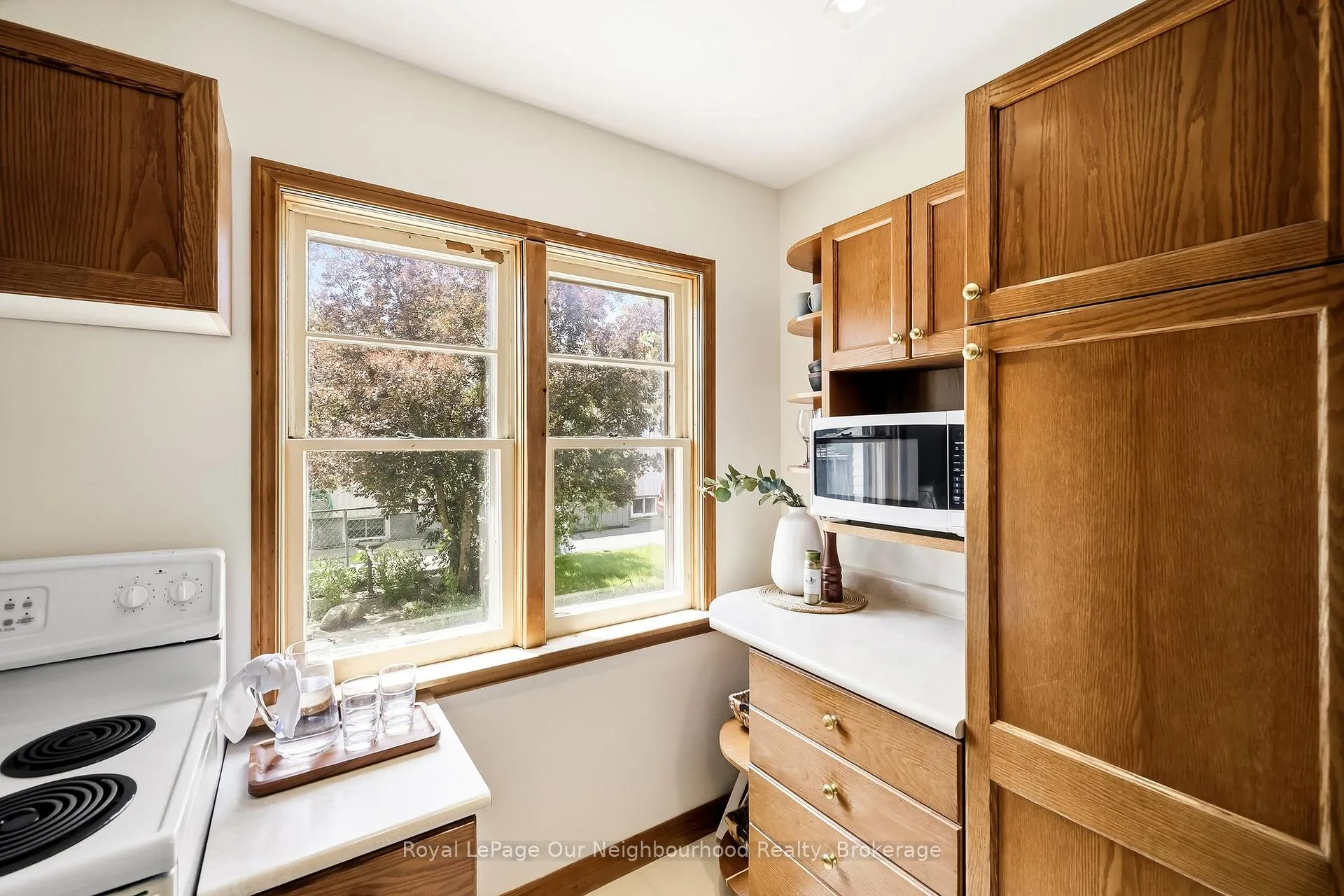 Photo 18 of 329 Perry Street, Whitby, Downtown Whitby — HOMEH