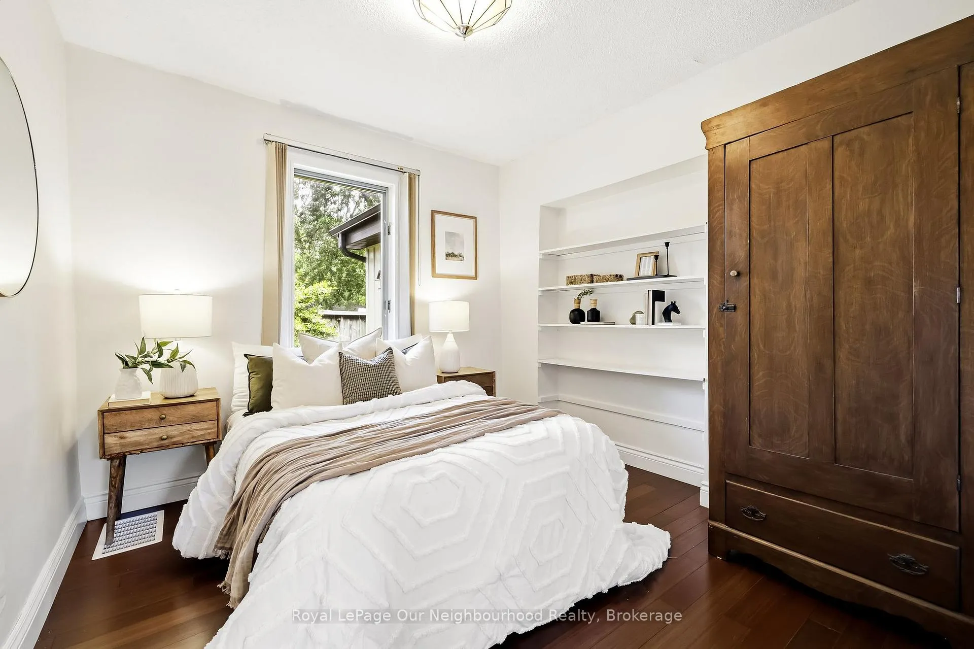 Photo 19 of 329 Perry Street, Whitby, Downtown Whitby — HOMEH