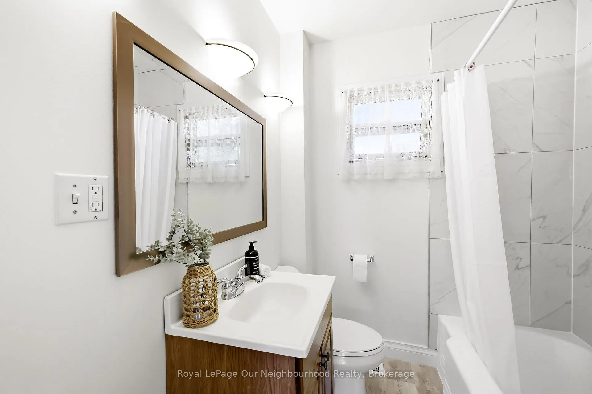 Photo 21 of 329 Perry Street, Whitby, Downtown Whitby — HOMEH