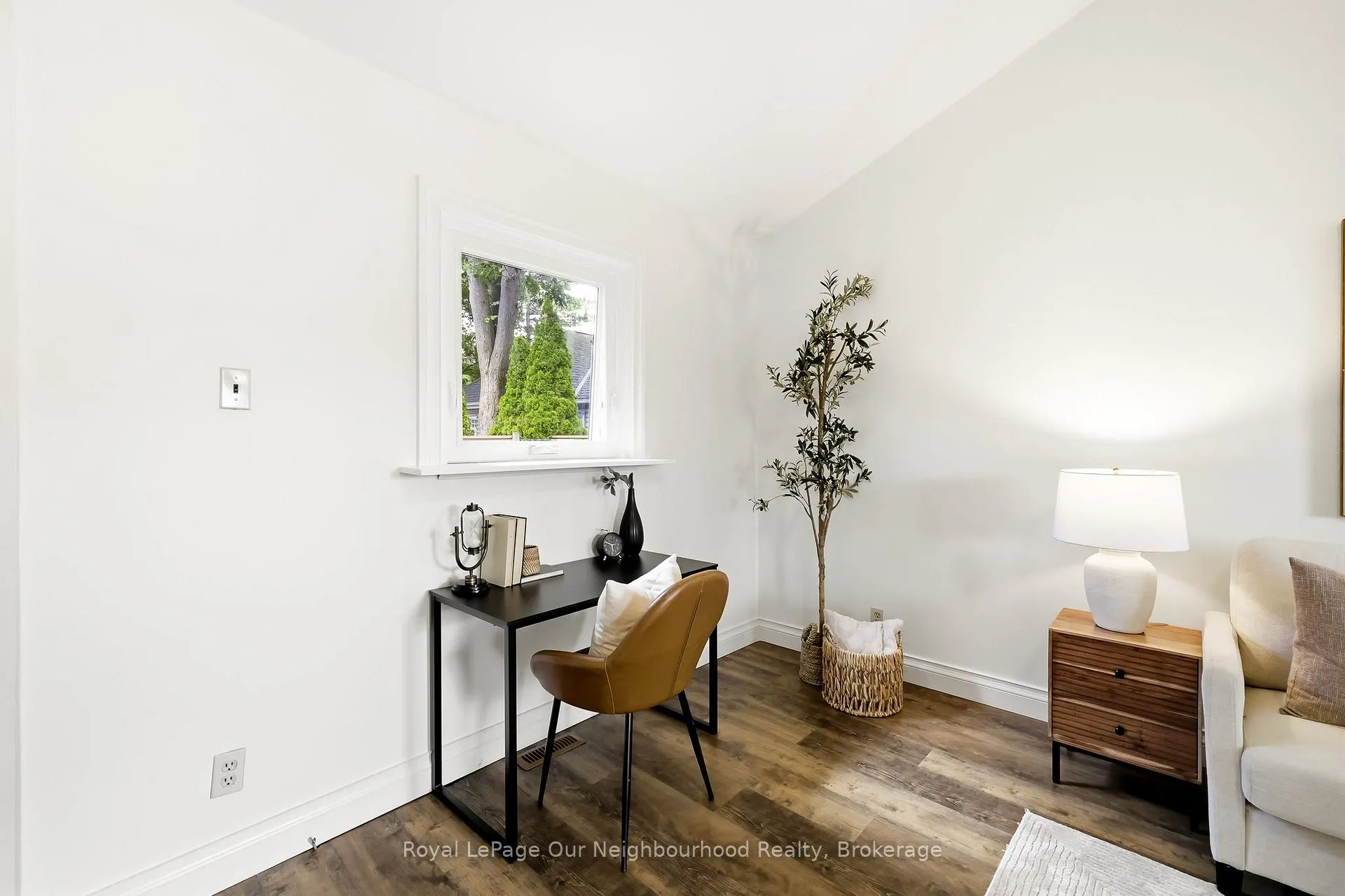 Photo 25 of 329 Perry Street, Whitby, Downtown Whitby — HOMEH