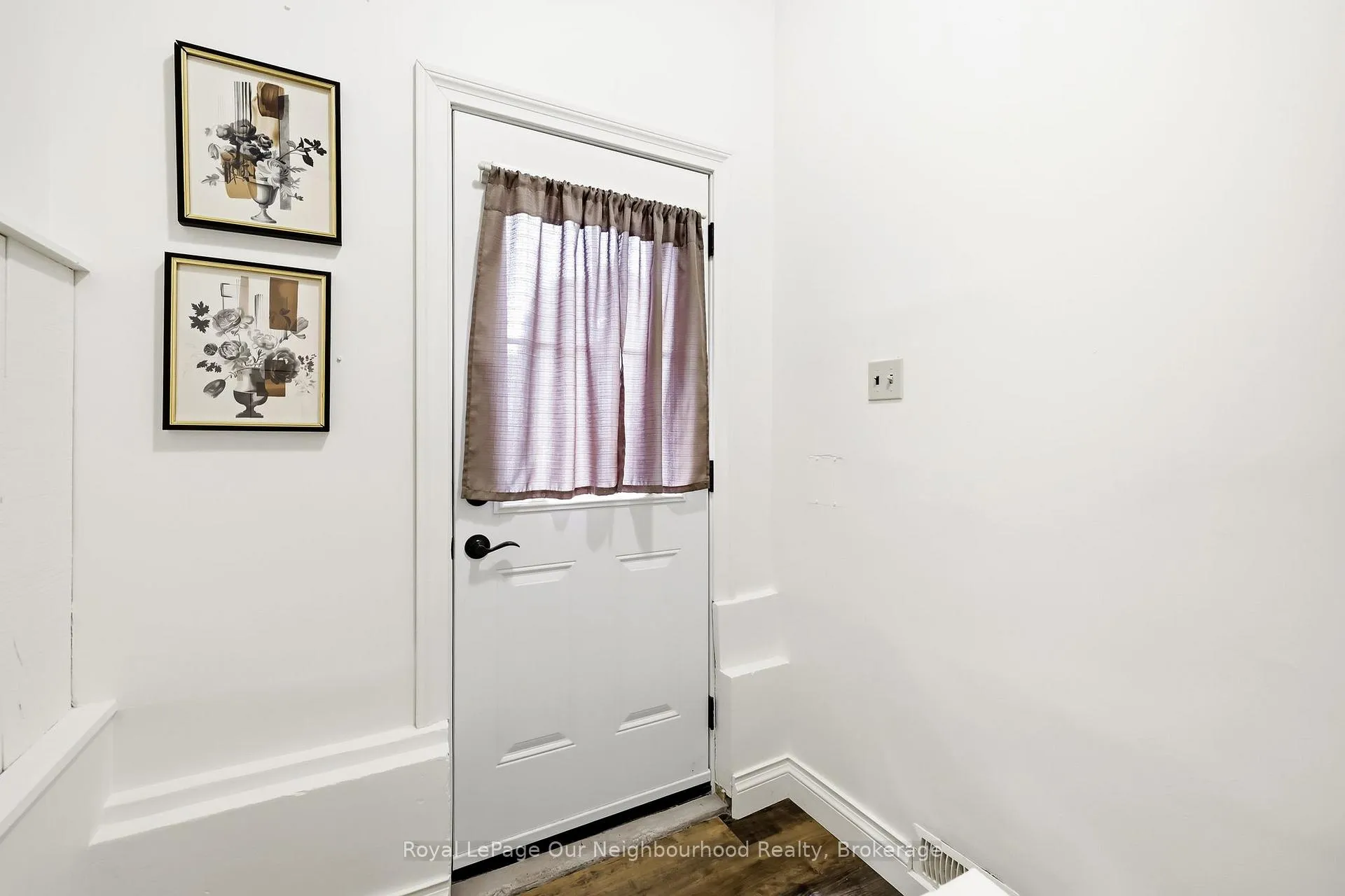 Photo 32 of 329 Perry Street, Whitby, Downtown Whitby — HOMEH