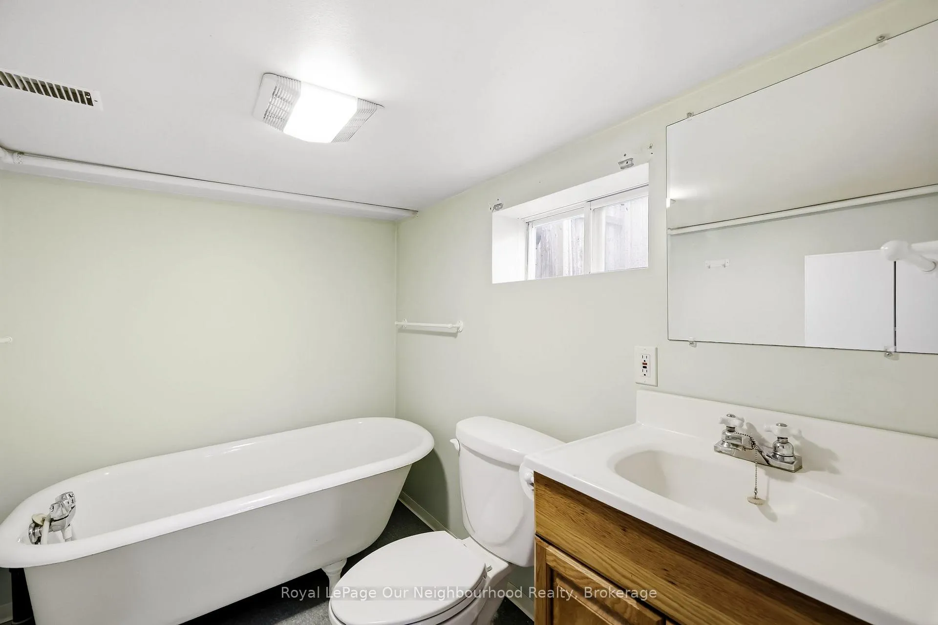 Photo 37 of 329 Perry Street, Whitby, Downtown Whitby — HOMEH
