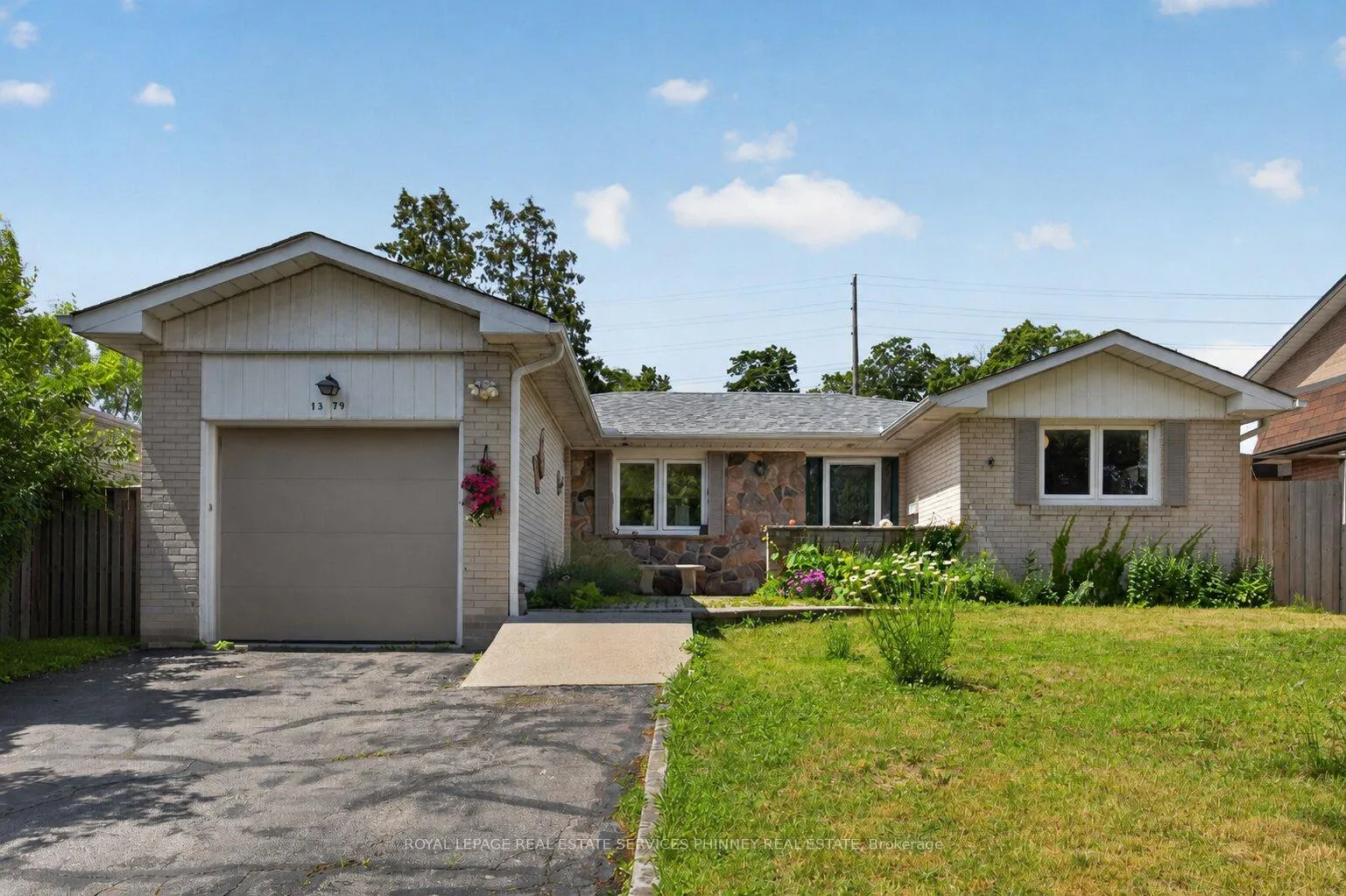 Photo 1 of 1379 Tyneburn Crescent, Mississauga, Applewood — HOMEH