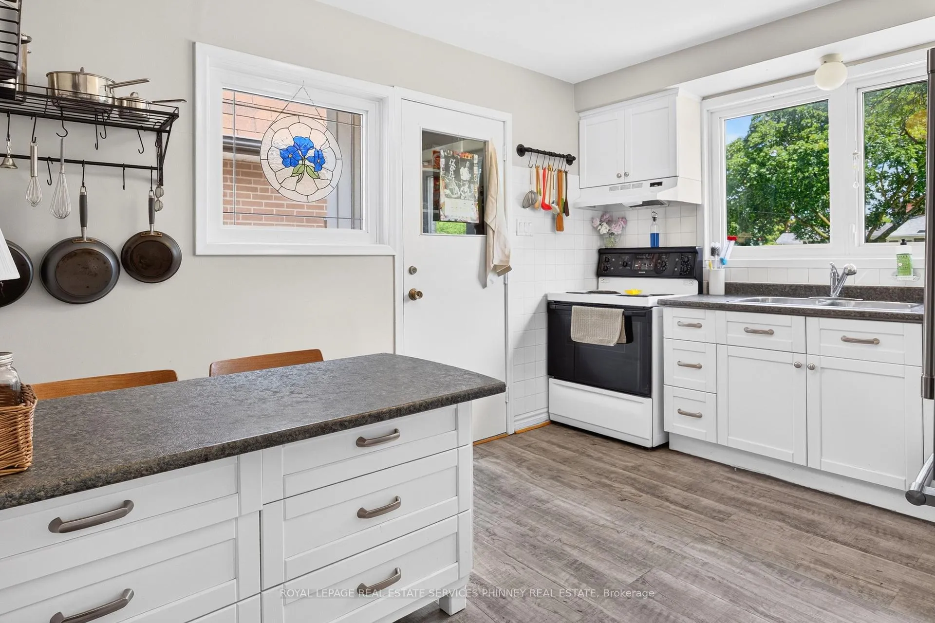 Photo 7 of 1379 Tyneburn Crescent, Mississauga, Applewood — HOMEH
