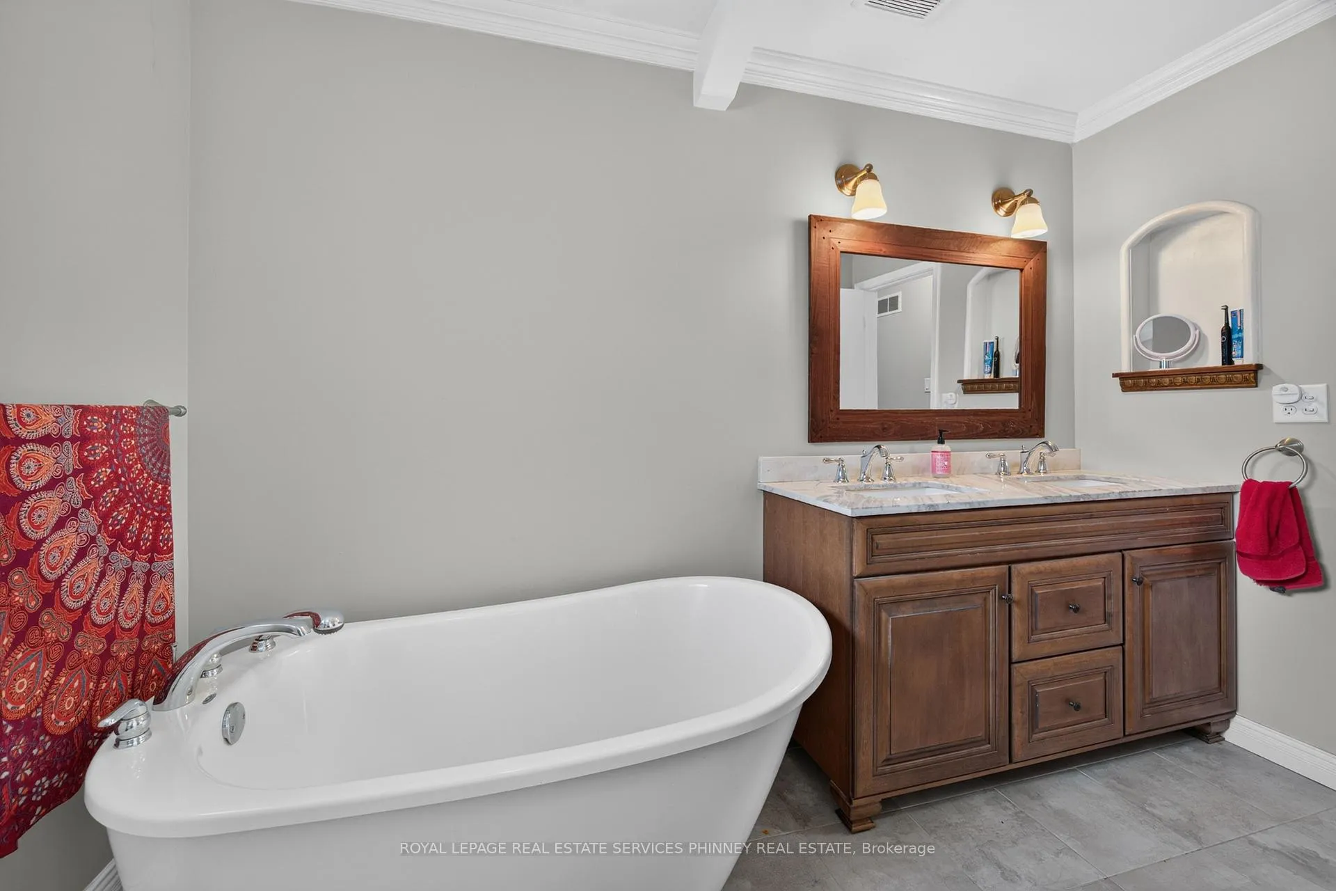 Photo 13 of 1379 Tyneburn Crescent, Mississauga, Applewood — HOMEH