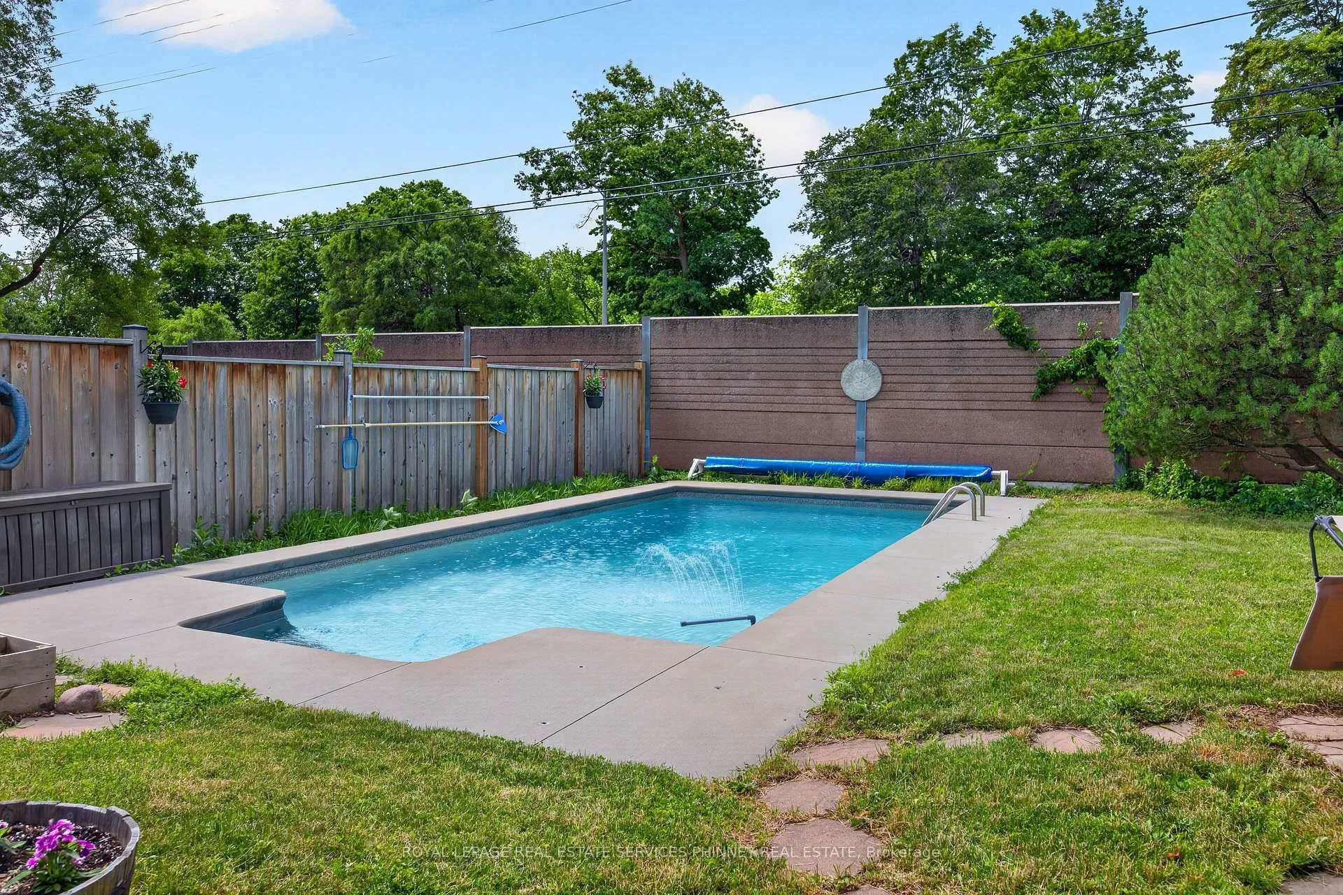 Photo 21 of 1379 Tyneburn Crescent, Mississauga, Applewood — HOMEH