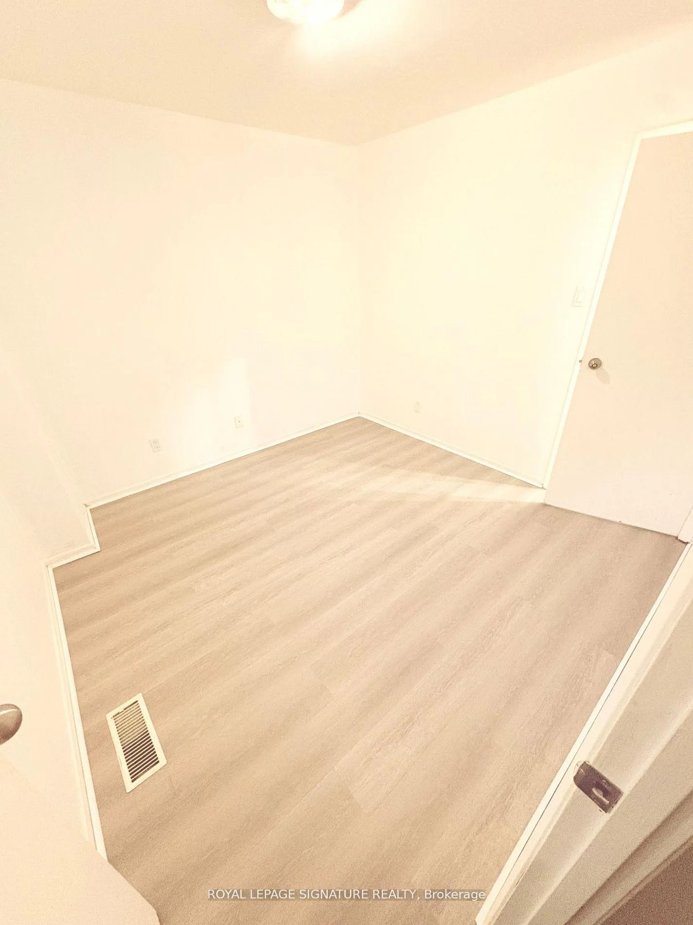 Photo 35 of 237 Pickering Street, Toronto, East End-Danforth — HOMEH