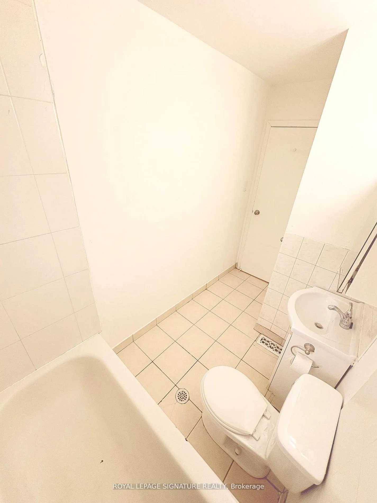 Photo 37 of 237 Pickering Street, Toronto, East End-Danforth — HOMEH