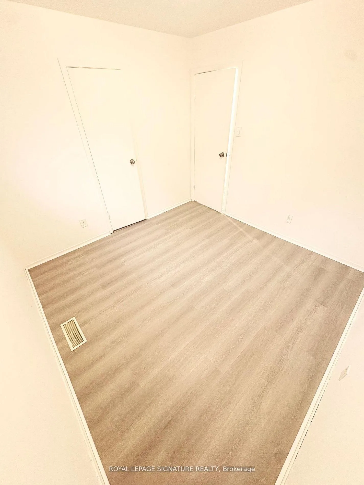 Photo 38 of 237 Pickering Street, Toronto, East End-Danforth — HOMEH
