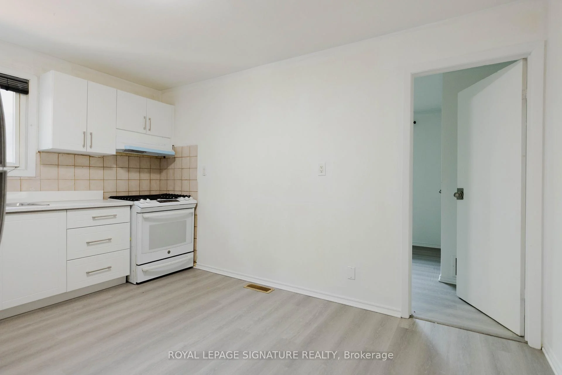 Photo 11 of 237 Pickering Street, Toronto, East End-Danforth — HOMEH